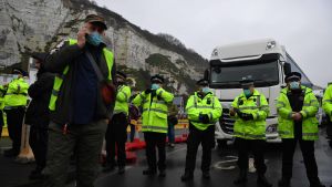Police are trying to maintain order at the port of Dover 23.12.2020