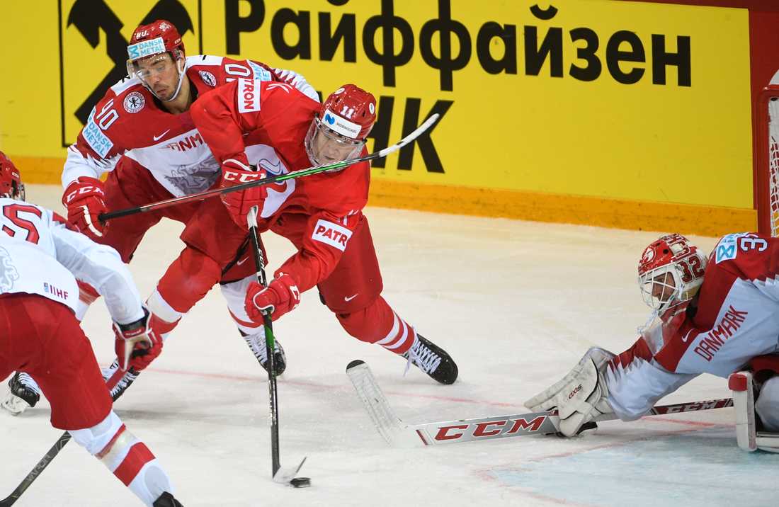 Russian Dmitry Voronorkov (in red) and Jessper Jensen in a puck battle in front of the Danish goal.