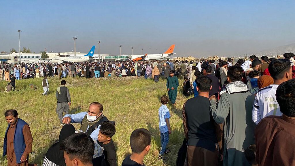 Chaos at Kabul airport - shooting