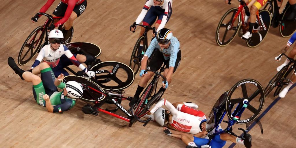 Seven cyclists in a mass crash at the Olympics