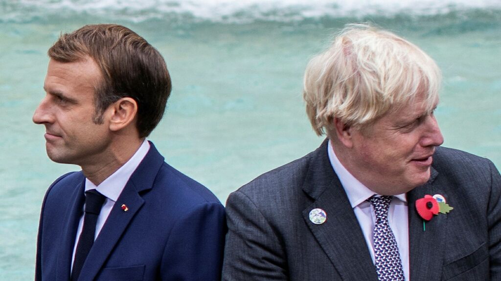 Boris Johnson urges France to withdraw threats of closed ports