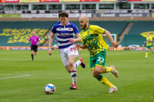 Teemu Pukki, with the ball, is chased by the defenders.