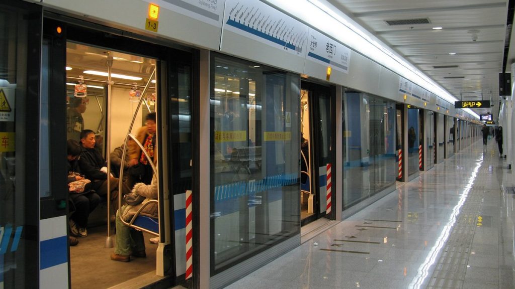 Shanghai öppnar kollektivtrafiken efter lång lockdown