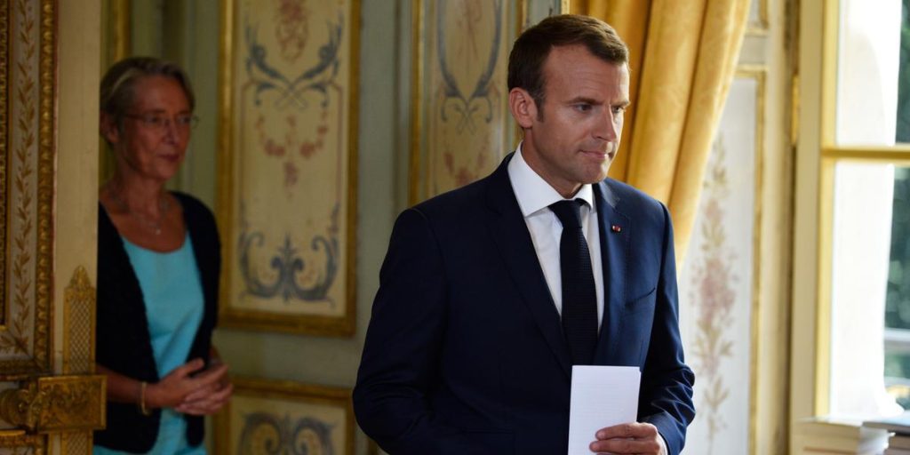Macron does not let the Prime Minister go