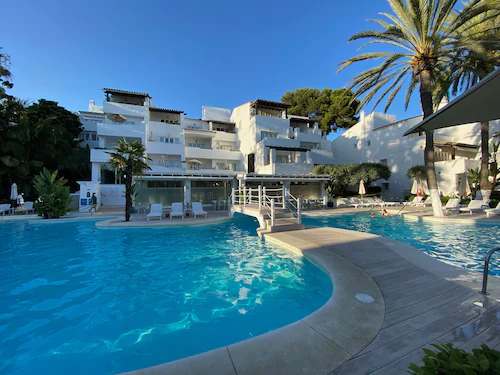 Combine paddle sports and sun loungers at the Puente Romano Beach Resort in Marbella.