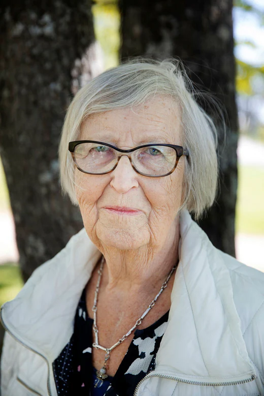 Anita Dahlberg, 82, a family doctor, had now been replaced by surrogates who read what's inside medical records.  Anita found a way to make the most of a doctor's visit.  