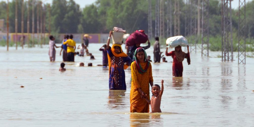 Nearly 1,000 dead after monsoon rains in Pakistan