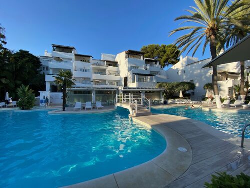 Combine paddle sports and sun loungers at the Puente Romano Beach Resort in Marbella.