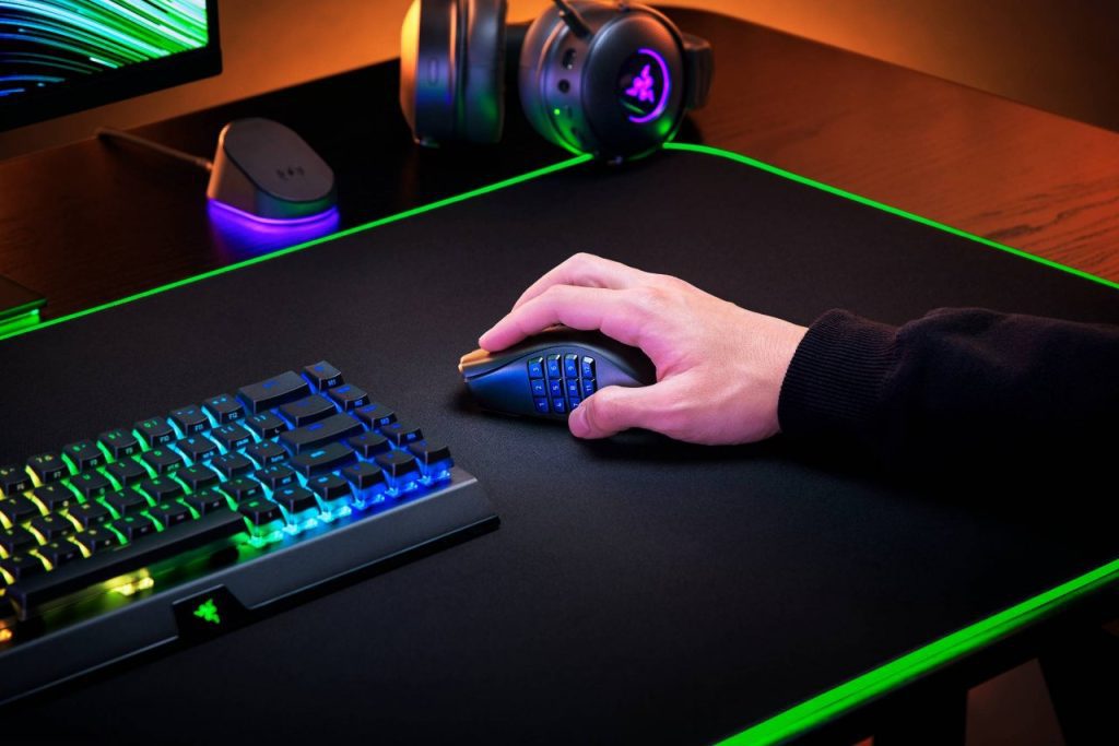 Razer upgrades the classic Naga with an adjustable scroll wheel