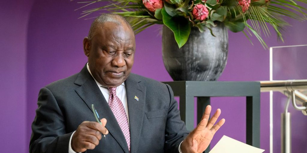 A mysterious robbery can bring Ramaphosa down